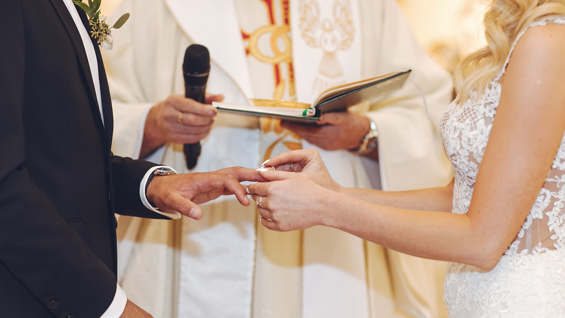 Годовщины свадьбы от 1 до 50 лет: значение, приметы и что дарить