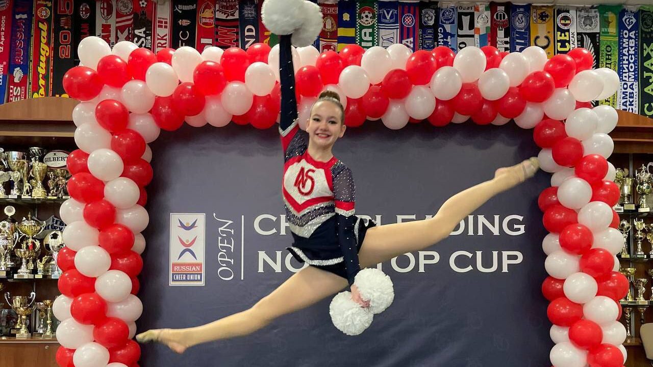 Школьница записала курс и обучает туристическим навыкам