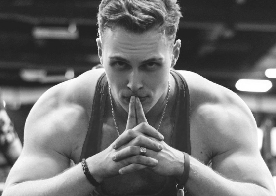 Изометрические упражнения: что это, польза и вред. Бонус – готовый комплекс для дома