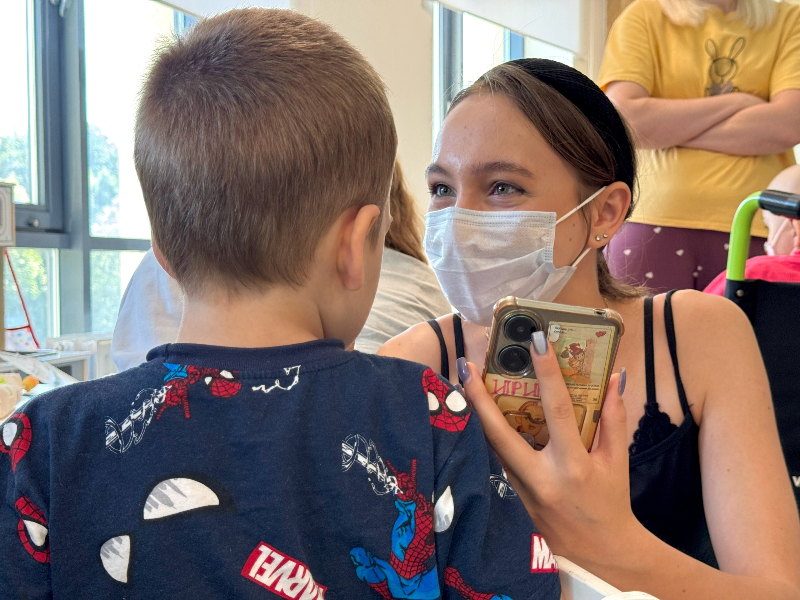 «Волонтёры добра» поддержали юных пациентов онкологического и гематологического отделения