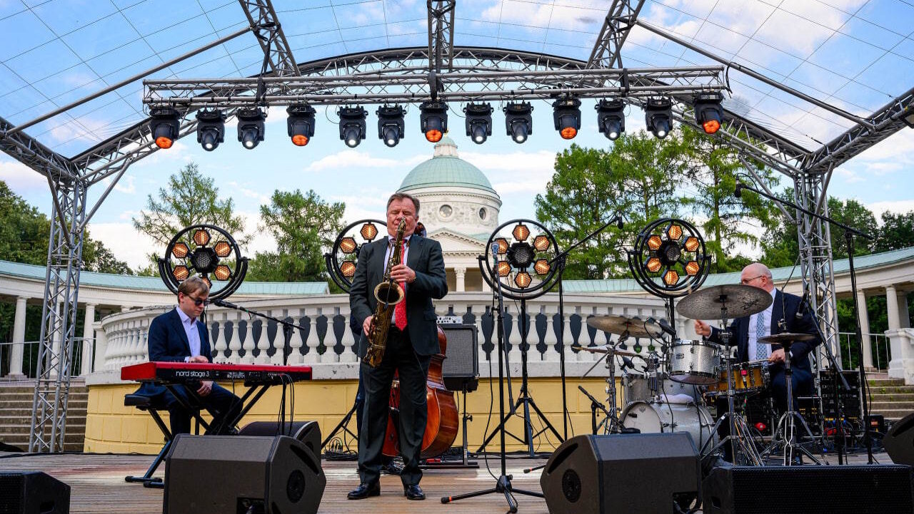 Встречать артистов, помогать гостям и режиссёрам: на джазовом фестивале ждут волонтёров