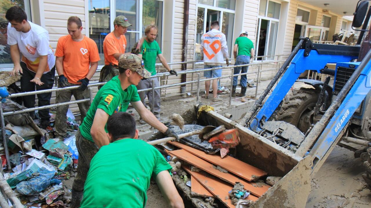 Волонтёры #МЫВМЕСТЕ помогают пострадавшим от наводнения жителям Краснодарского края