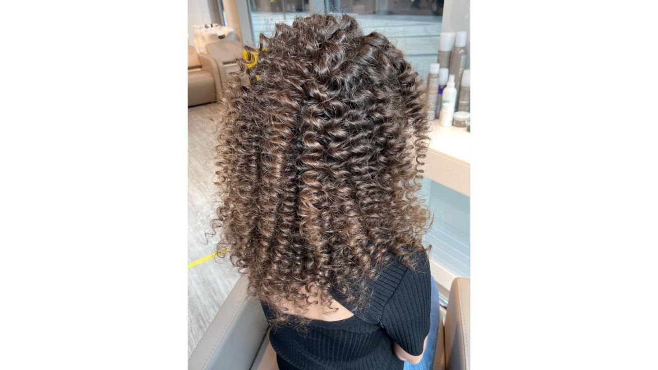 «Мальвинка» и «Пёрышки»: стилист назвал топ-10 причёсок на осень 2025