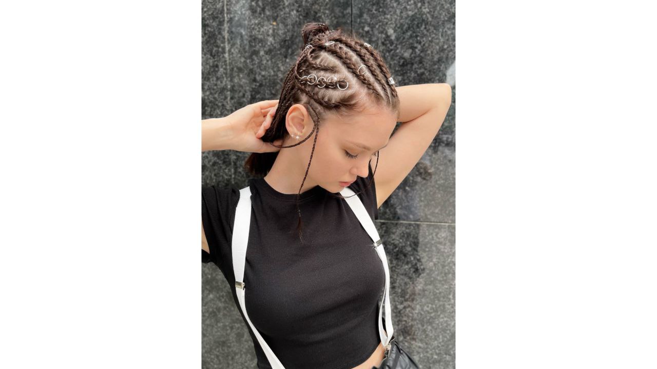 «Мальвинка» и «Пёрышки»: стилист назвал топ-10 причёсок на осень 2025