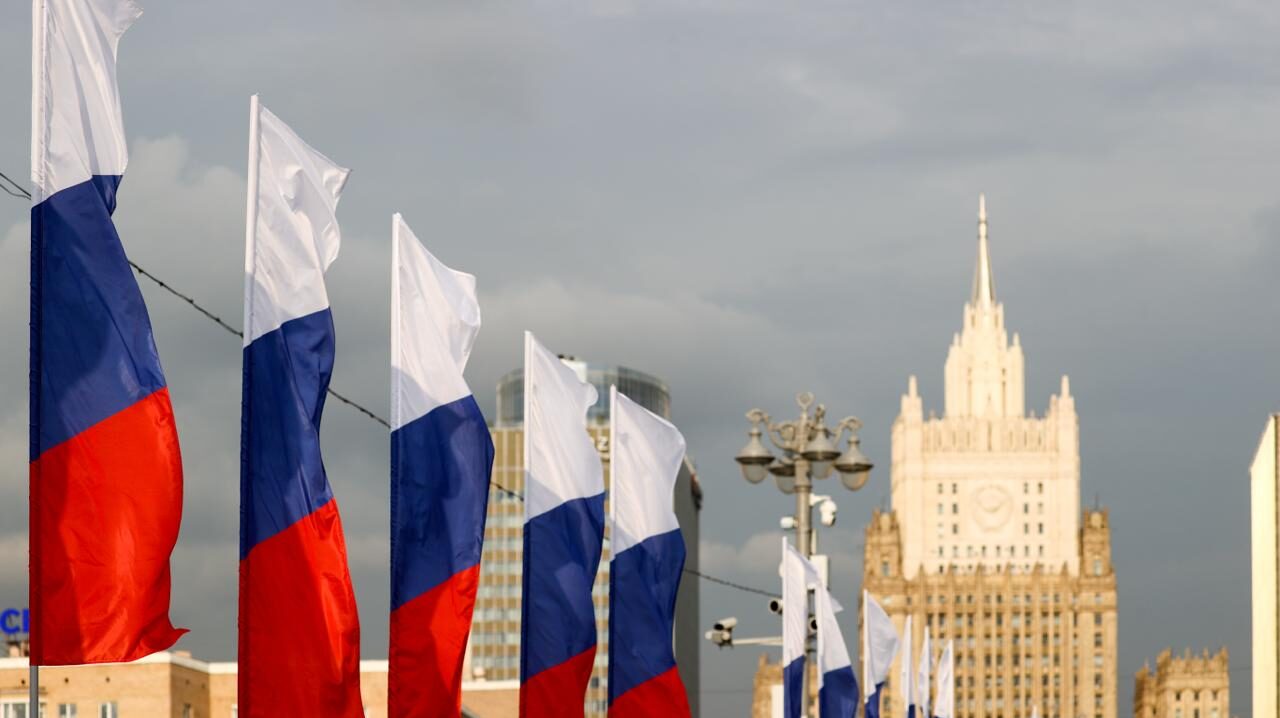 Всероссийские акции ко Дню флага: как стать волонтёром