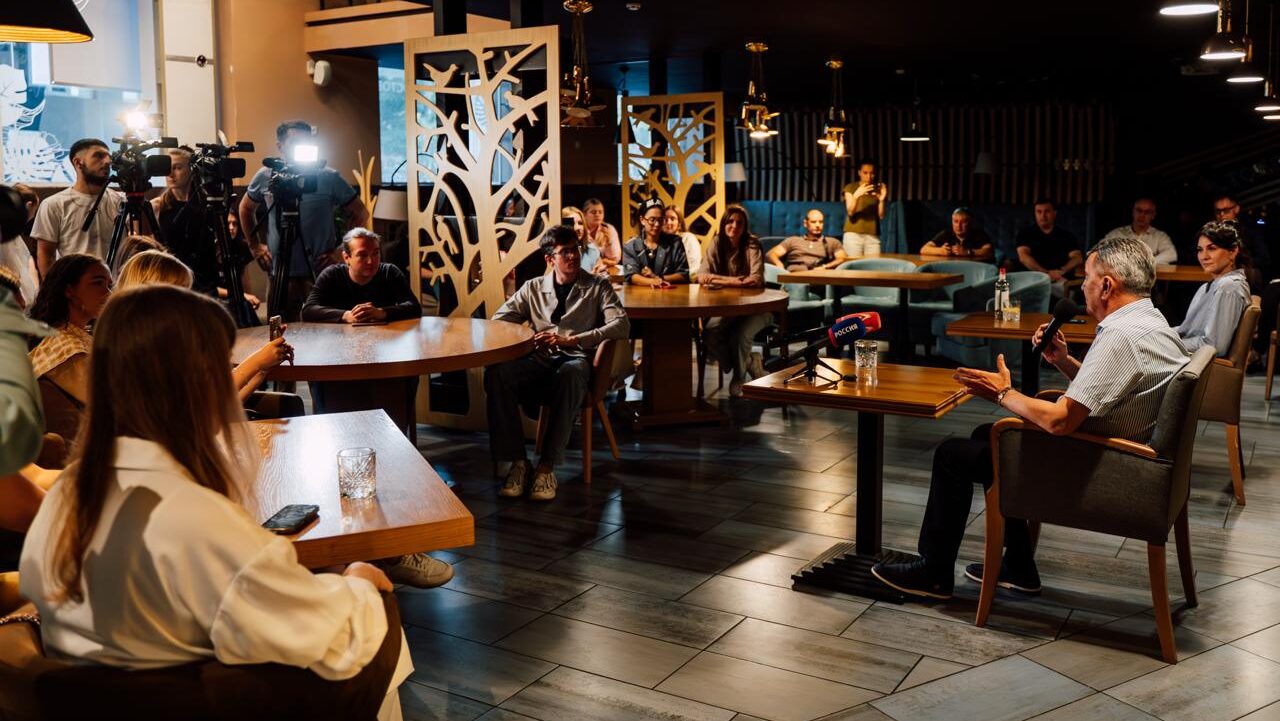 Сергей Меняйло: о волонтёрах Осетии и совет взрослым