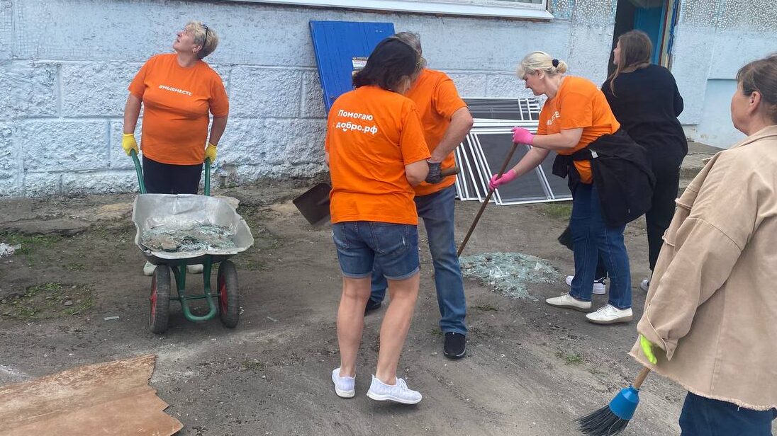 Взрыв в Курске после БПЛА: волонтёры помогают жителям