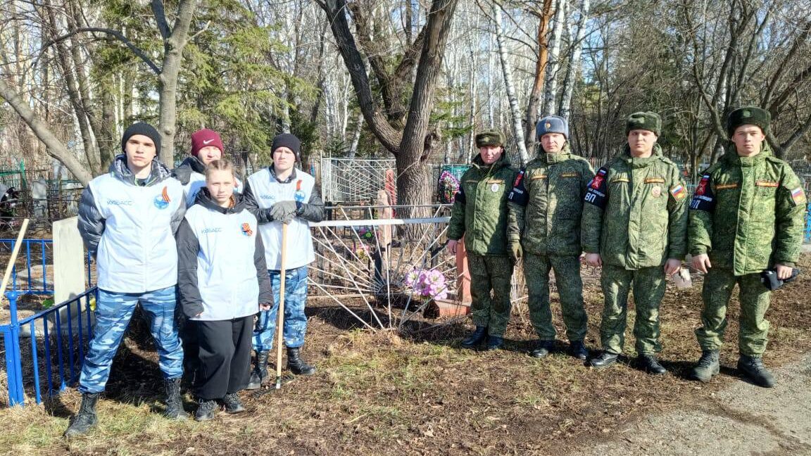 В рамках мероприятий, посвященных Дню Победы, волонтеры клуба “Патриот” совместно с военнослужащими…
