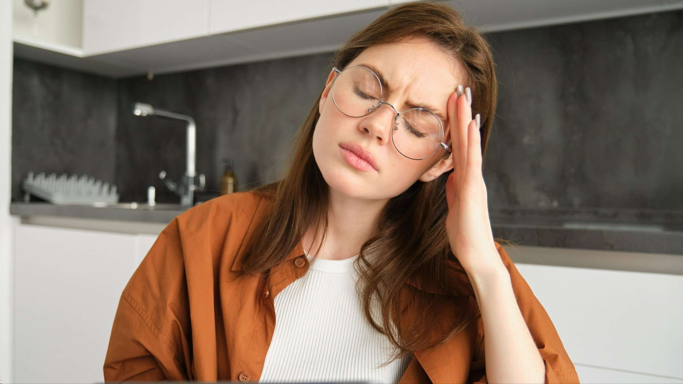 Сотня новых пятен на Солнце угрожает магнитными бурями: как уберечься