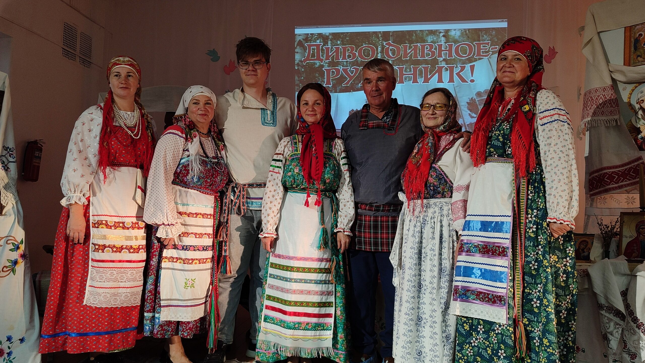 «У современных мам на это нет времени»: забытым навыкам рукоделия учат школьниц пенсионерки