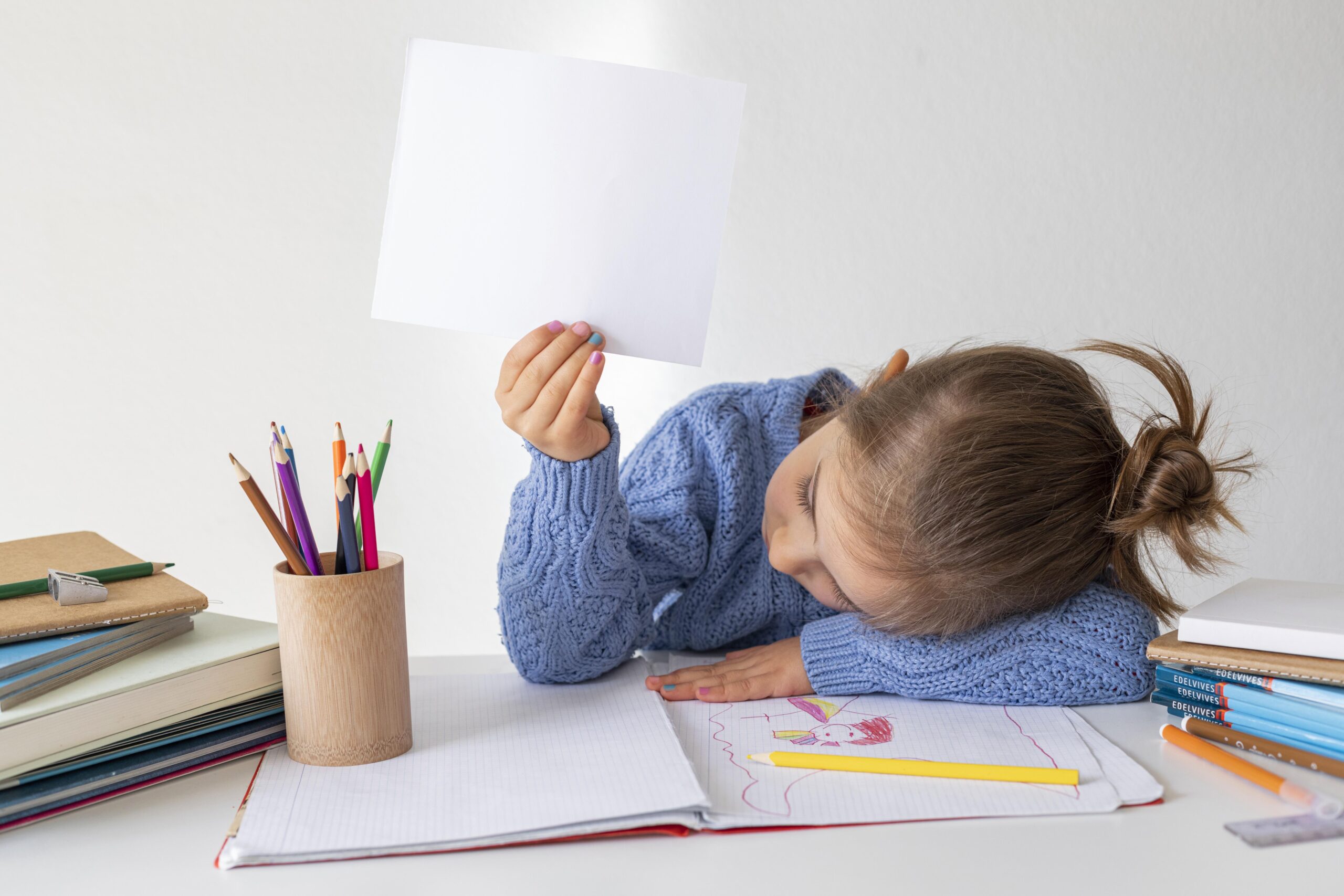 Если ведущая левая: нужно ли переучивать, если ребёнок-левша