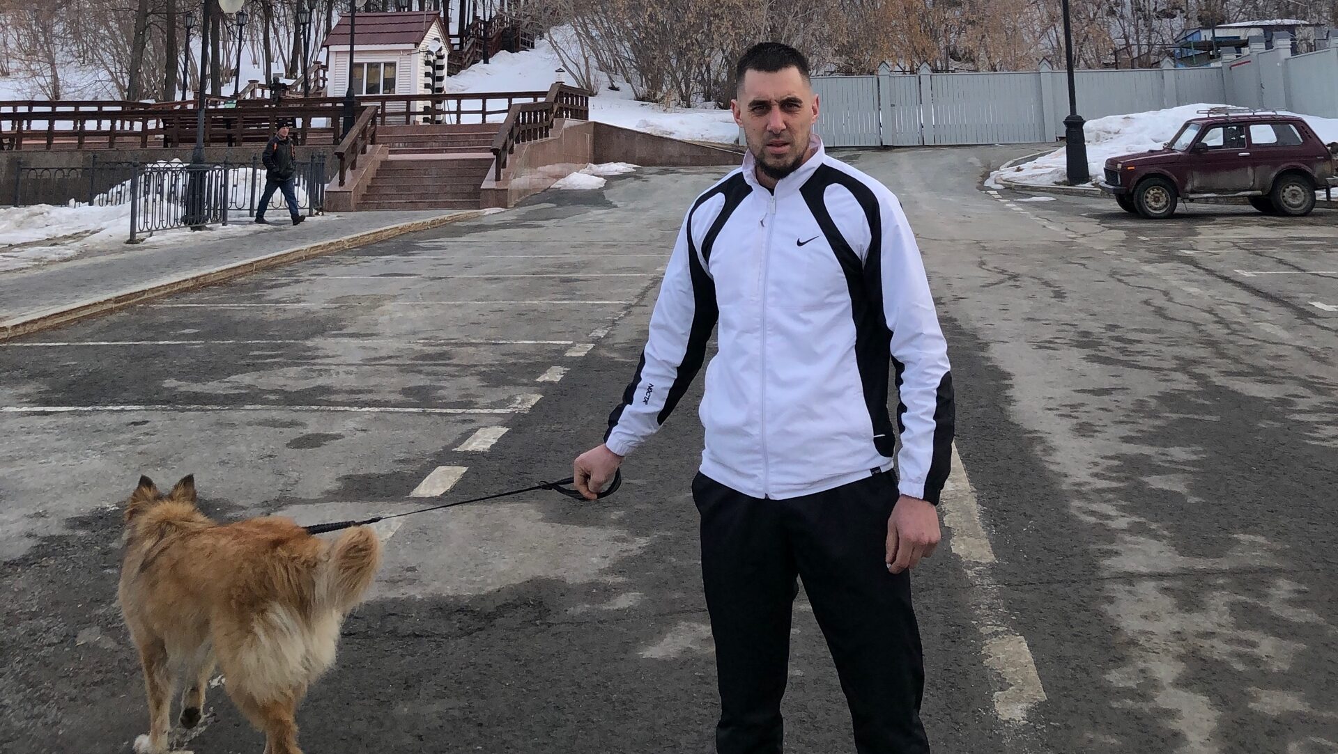 Вахтовик спас собаку за Полярным кругом и забрал домой