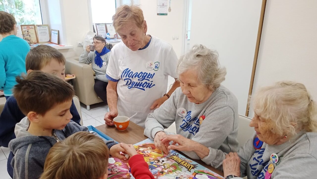 «Наконец почувствовала себя нужной»: социальный работник помогает беспризорным детям края