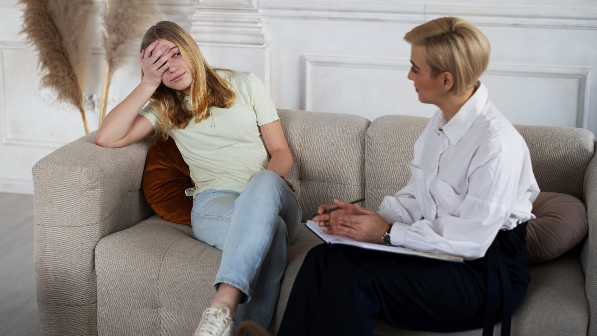 Даёт советы и переносит встречи? Как понять, что вы попали к лжепсихогу? 5 шагов