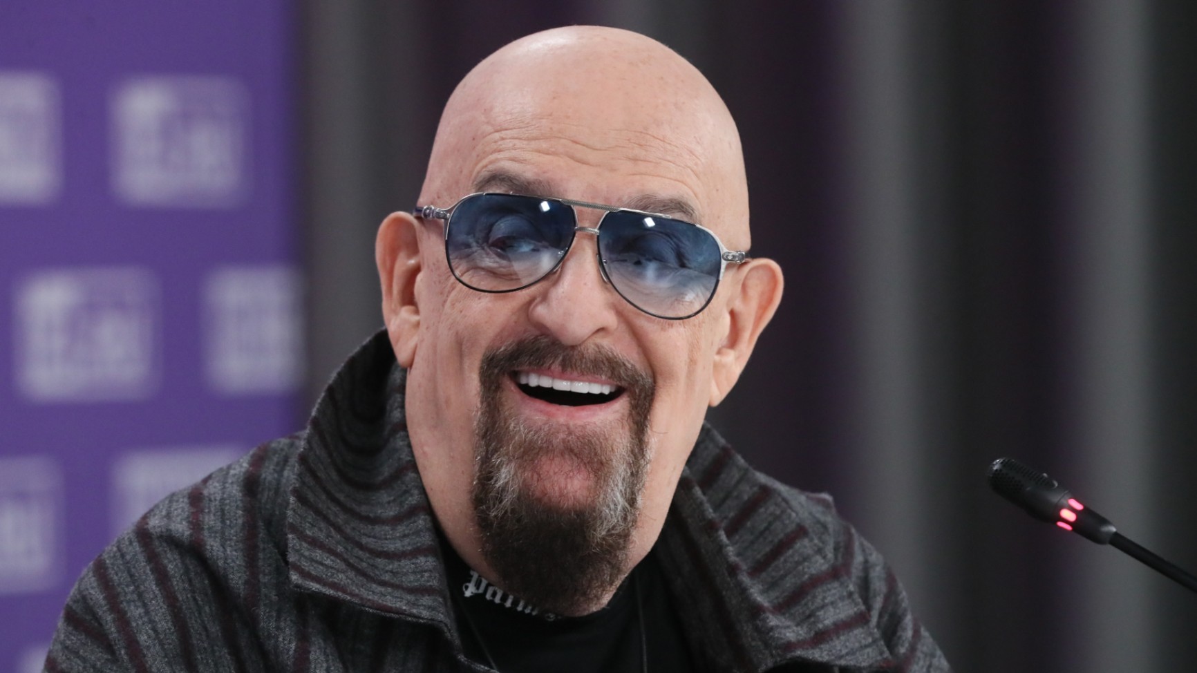 Готовимся переворачивать календарь: зачем россиянам маски с лицом Шуфутинского?