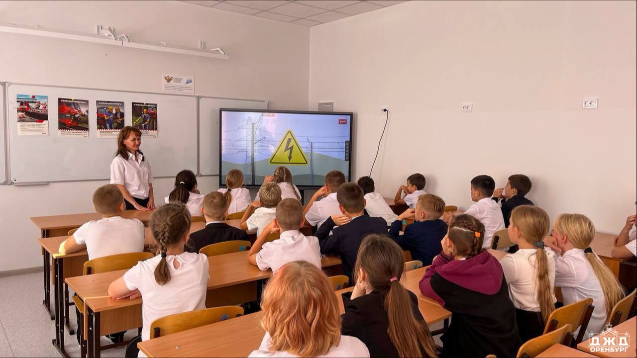 От знания правил – к безопасности жизни: транспортные полицейские и железнодорожники провели уроки…