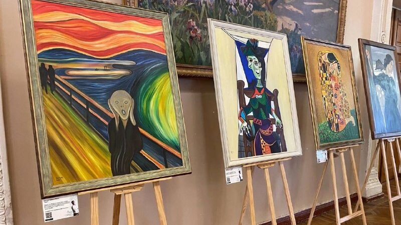 Вольные копии дорогих картин создаёт бизнесмен из Коломны