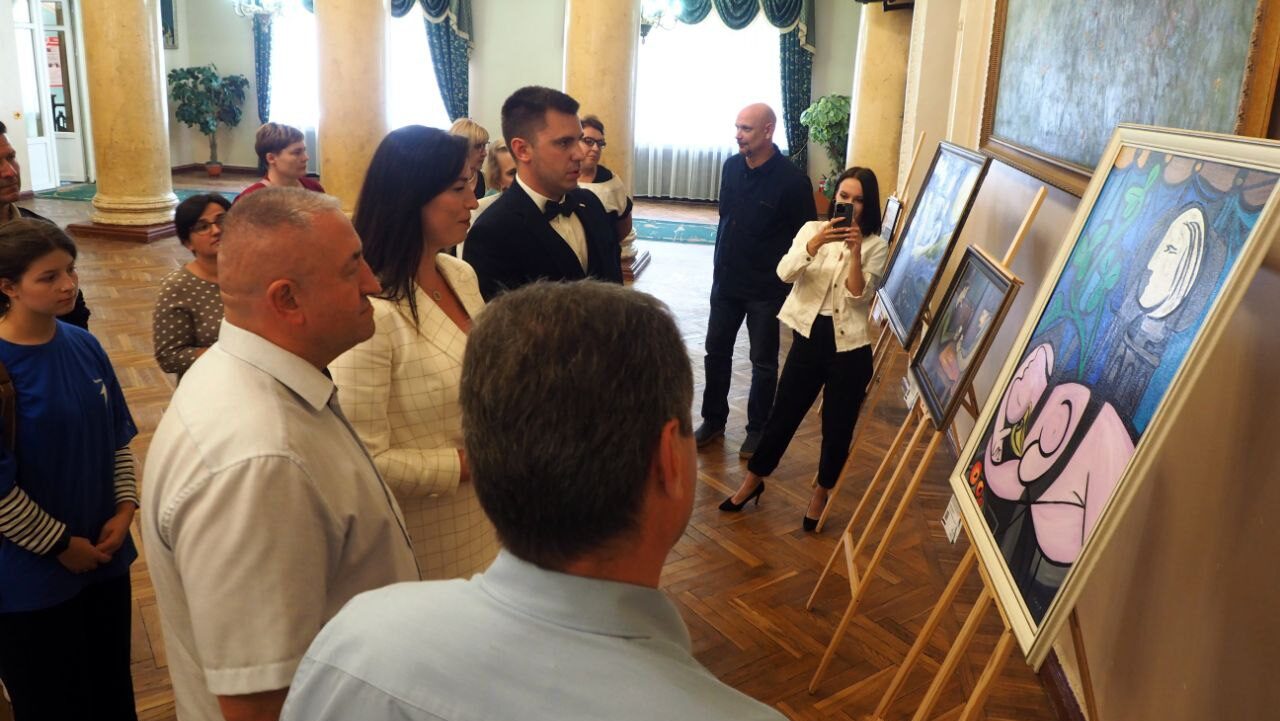 Вольные копии дорогих картин создаёт бизнесмен из Коломны