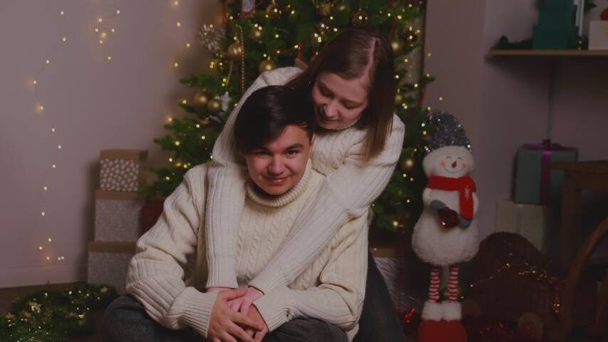 Волонтёры Аня и Егор помогают детям фонда «Шередарь»