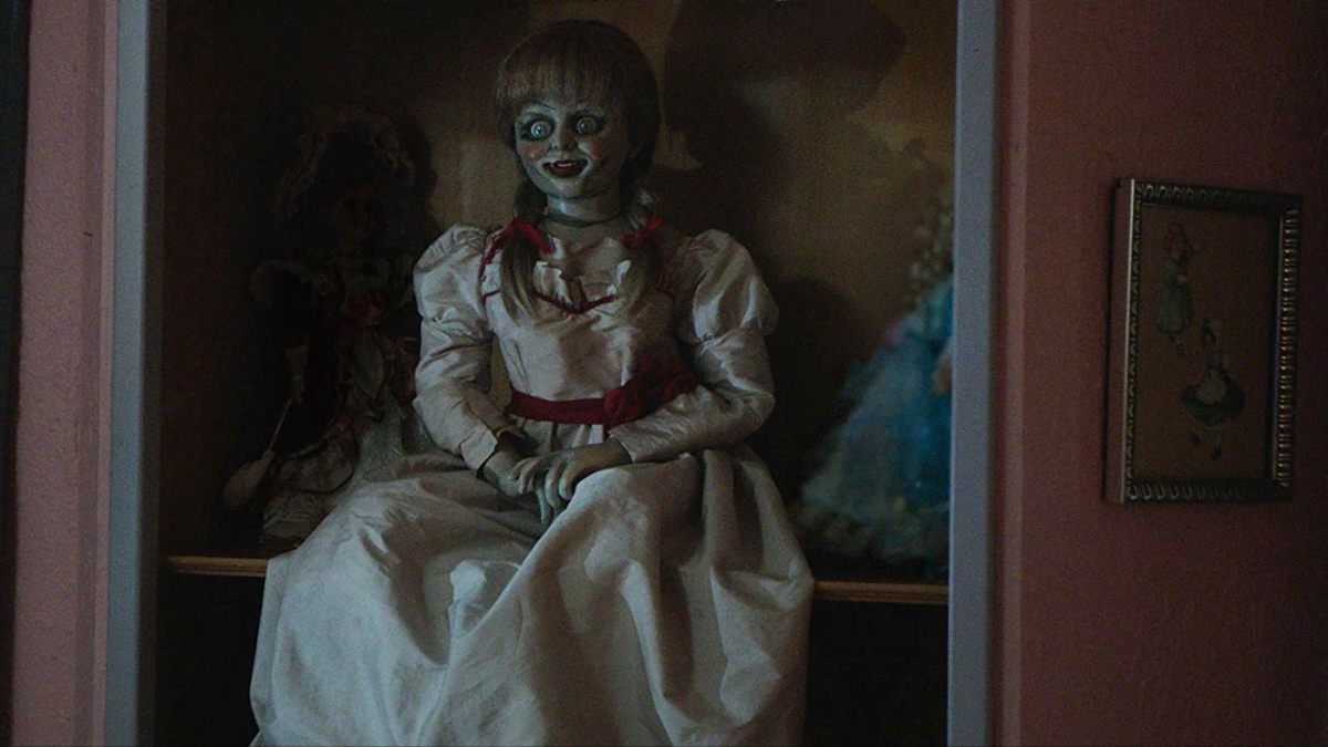 Спрятаться под кровать или спуститься в подвал: сможете ли вы выжить в фильме ужасов? Пройдите тест!