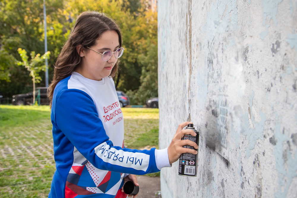 Одинцовские волонтеры Подмосковья продолжают борьбу с рекламой запрещенных веществ.
