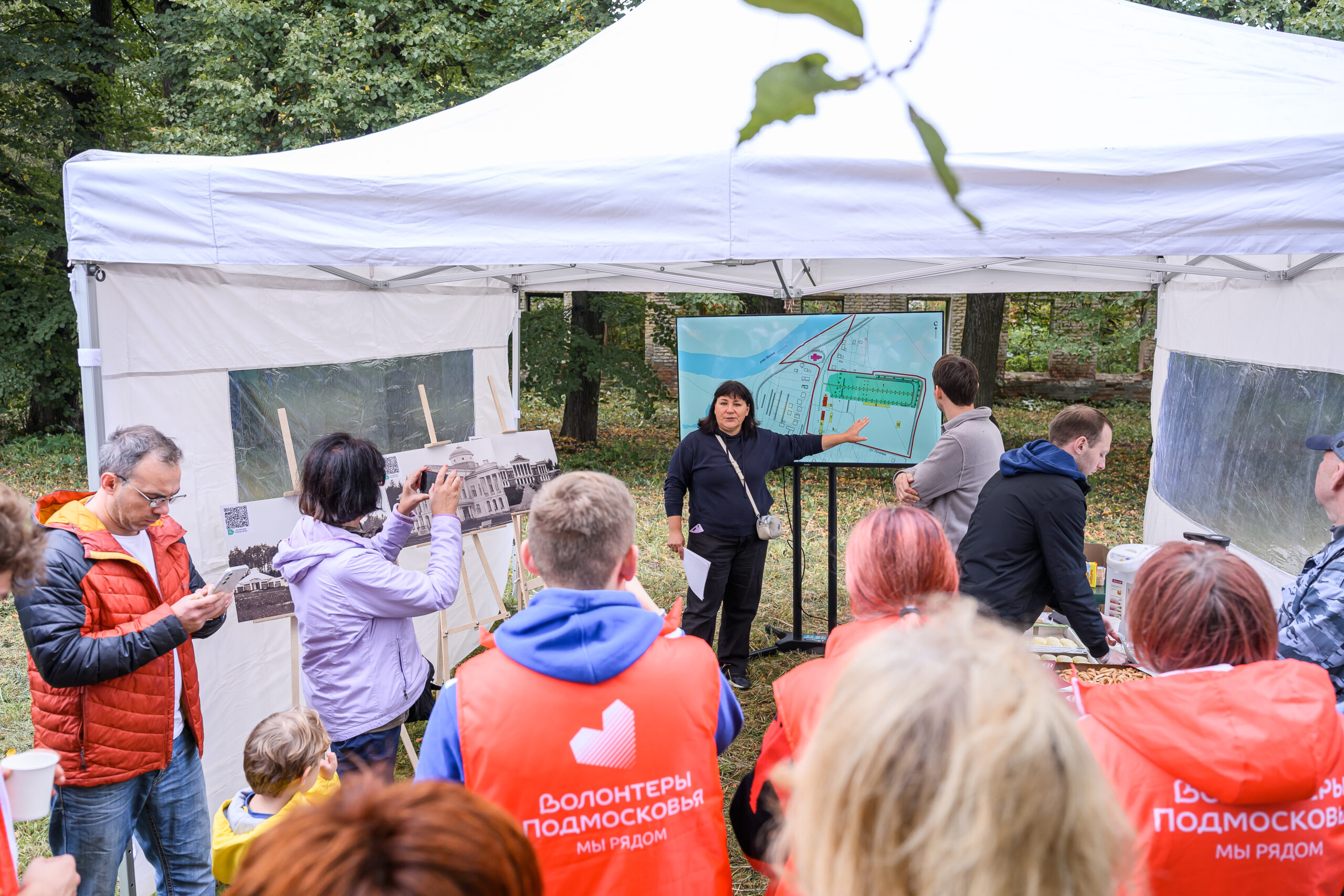 Наследие в фокусе: Культурный субботник состоялся в Усадьбе «Иславское»