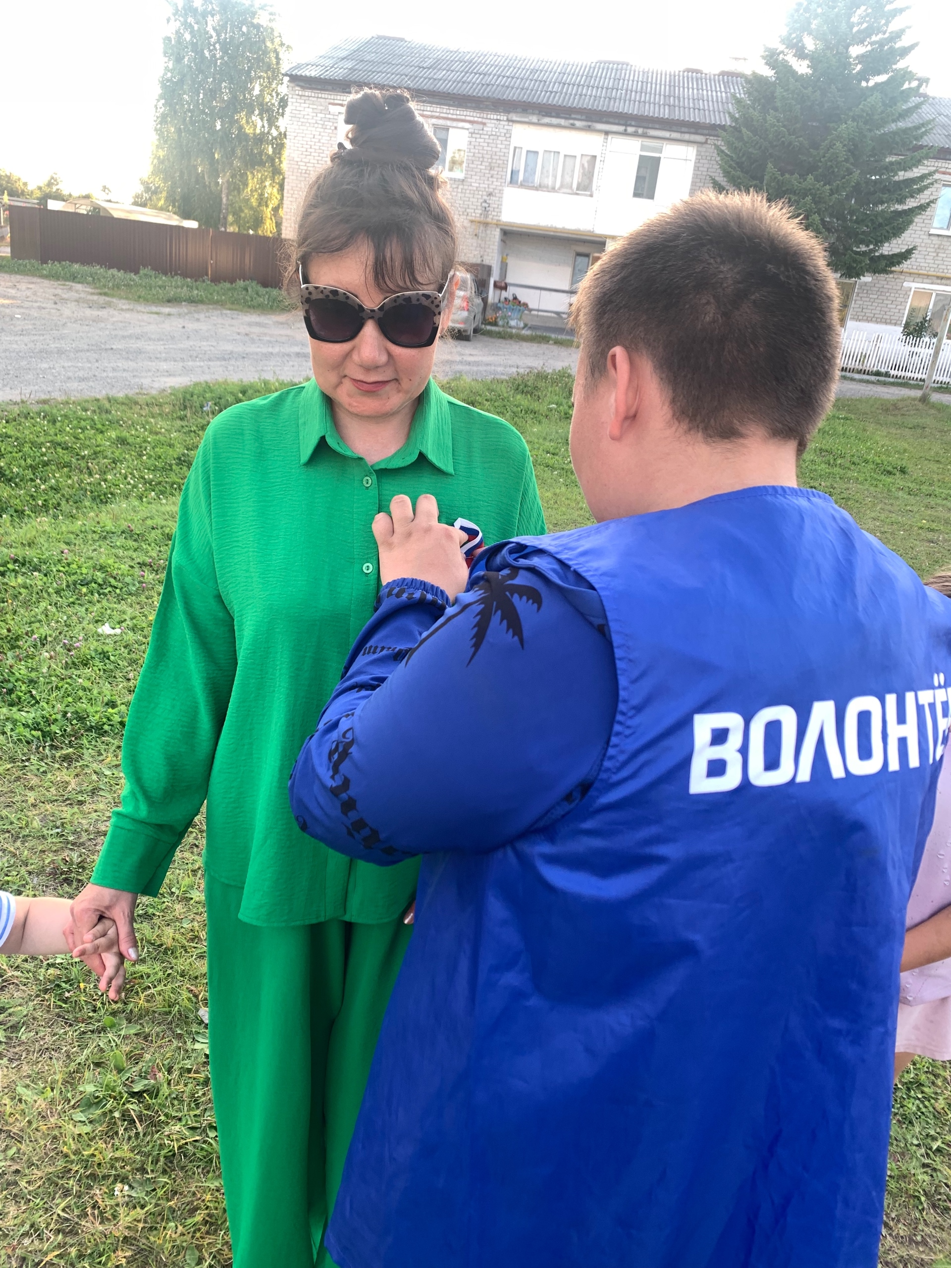 Волонтеры отряда «Энергия добра» приняли участие в акции «Российский триколор»