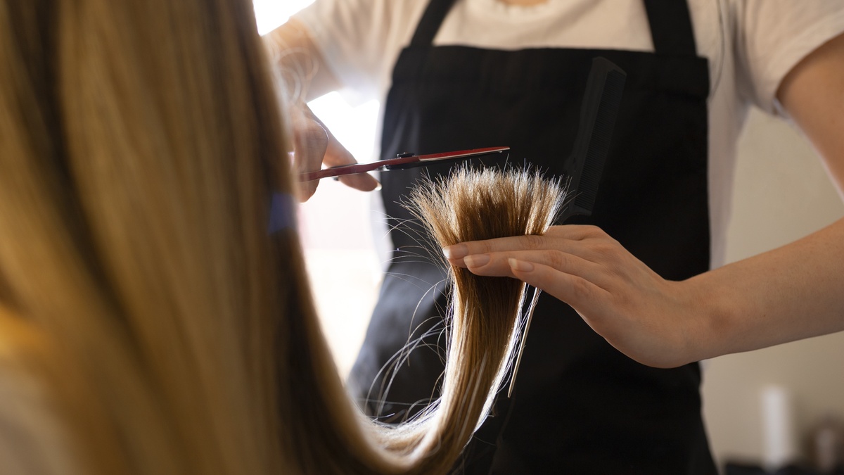 Лунный календарь на октябрь 2025 года: когда можно и нельзя стричься?