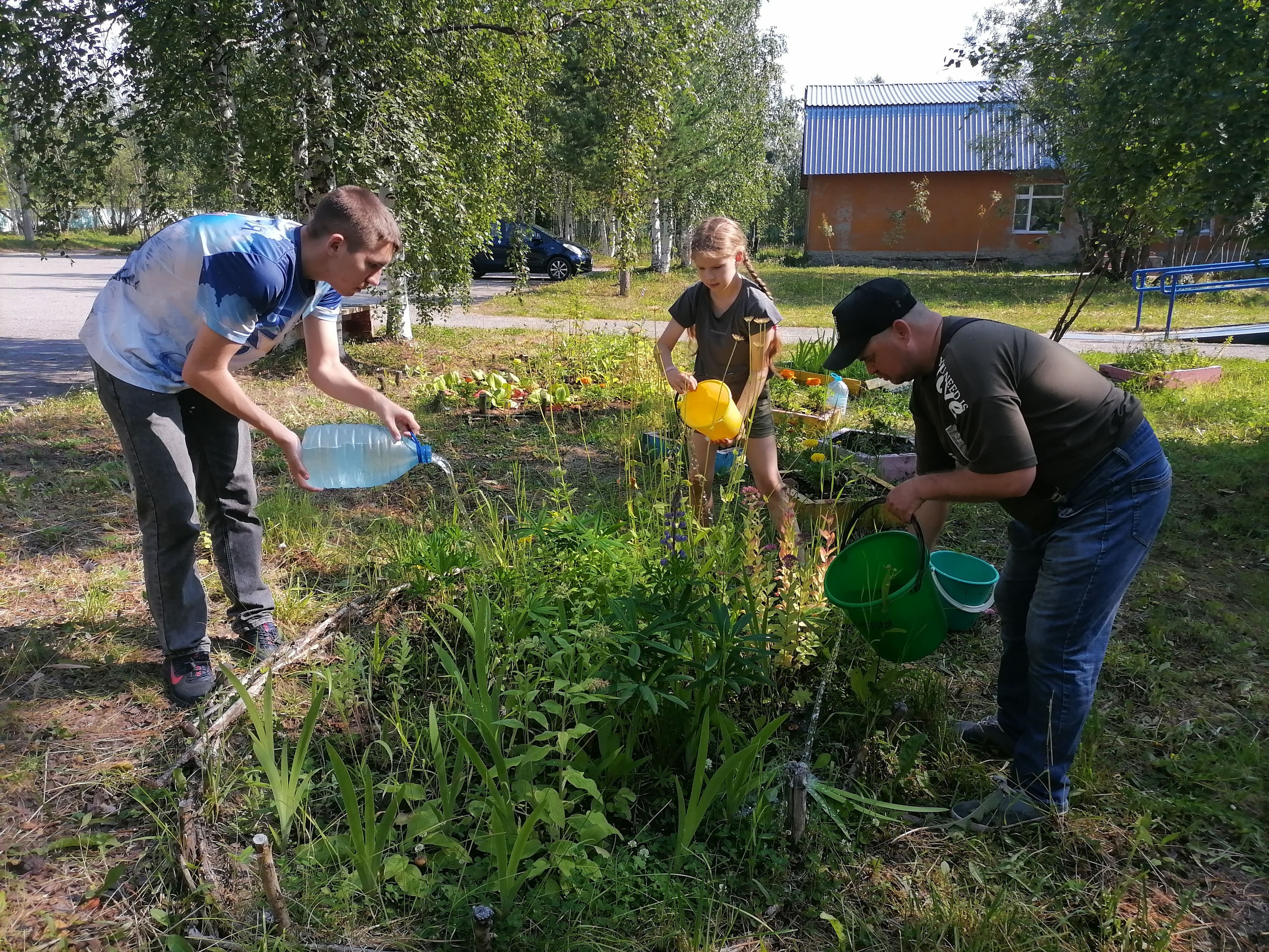 Трудовой десант «Цветочная клумба»