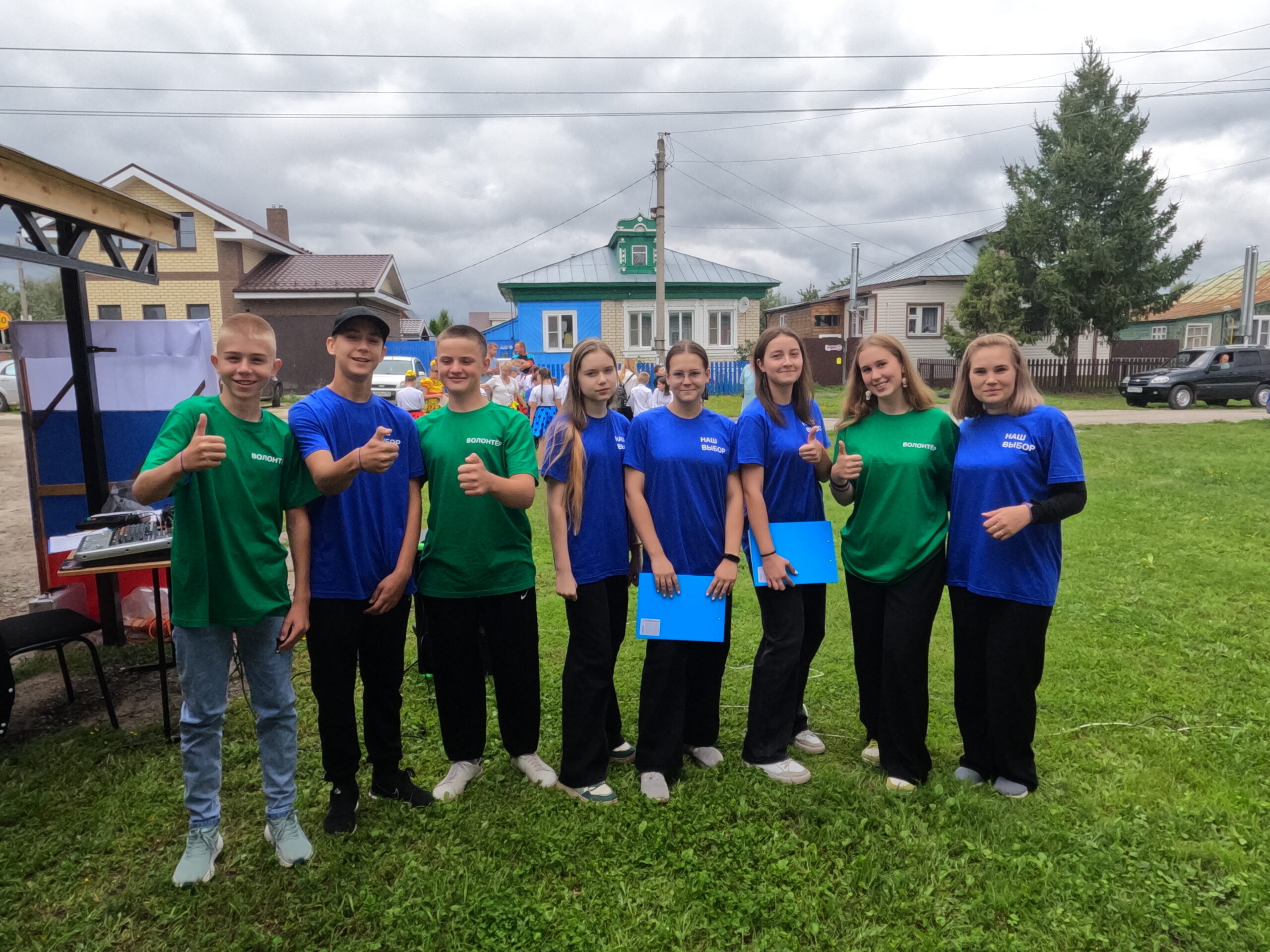 Ура, праздник! Как школьники из Тумботино дарят радость целым деревням