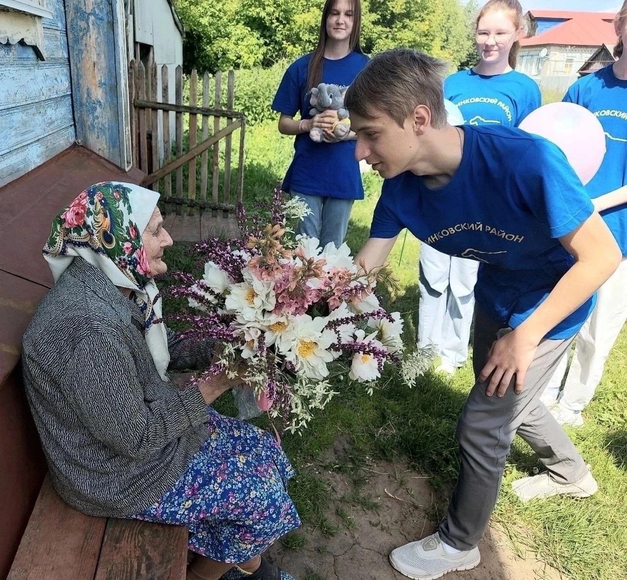 «Мы помним! Мы гордимся! Своих не бросаем!»