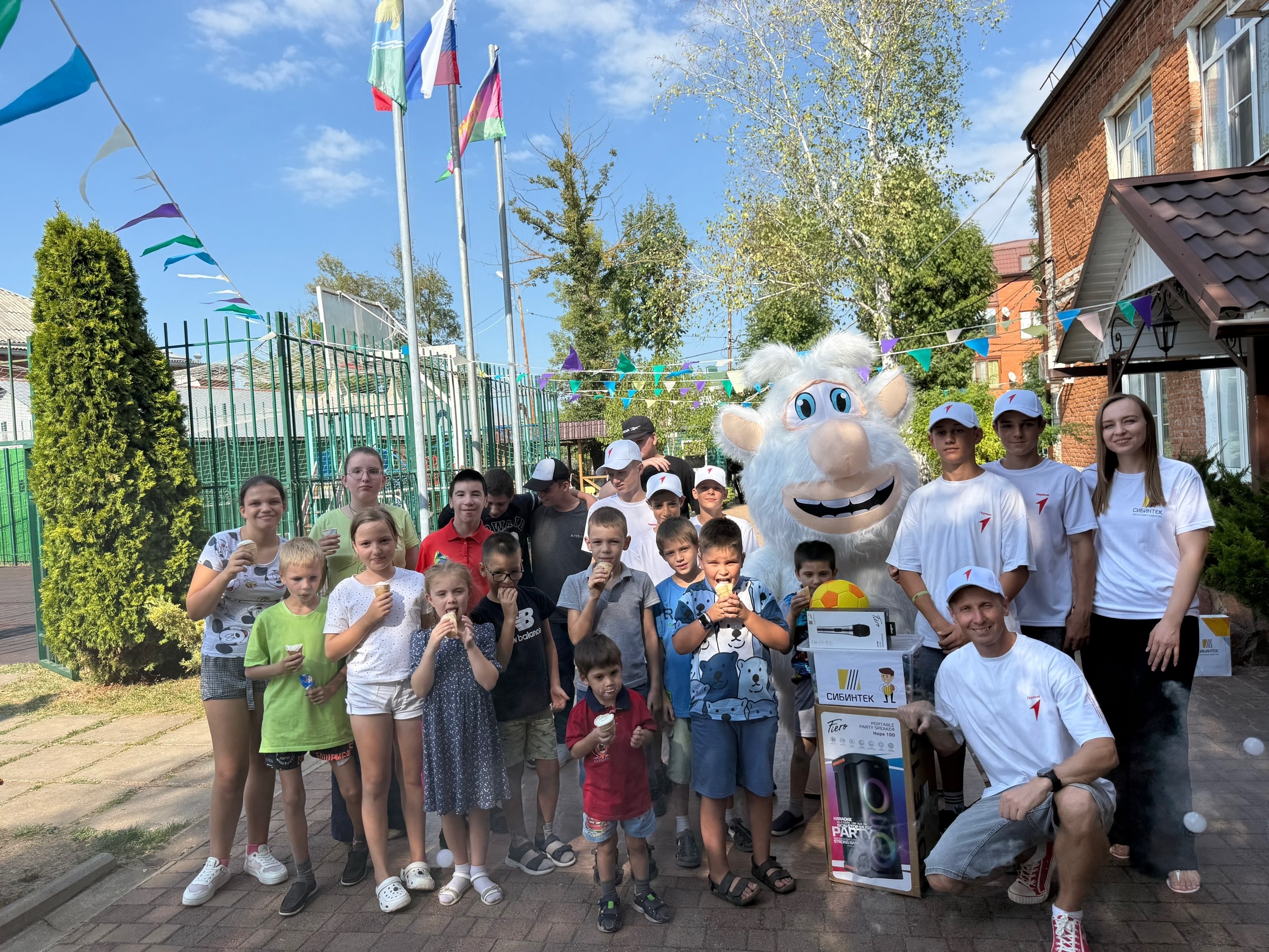 Девятая встреча по зову сердца: как мы дарили праздник детям Апшеронска