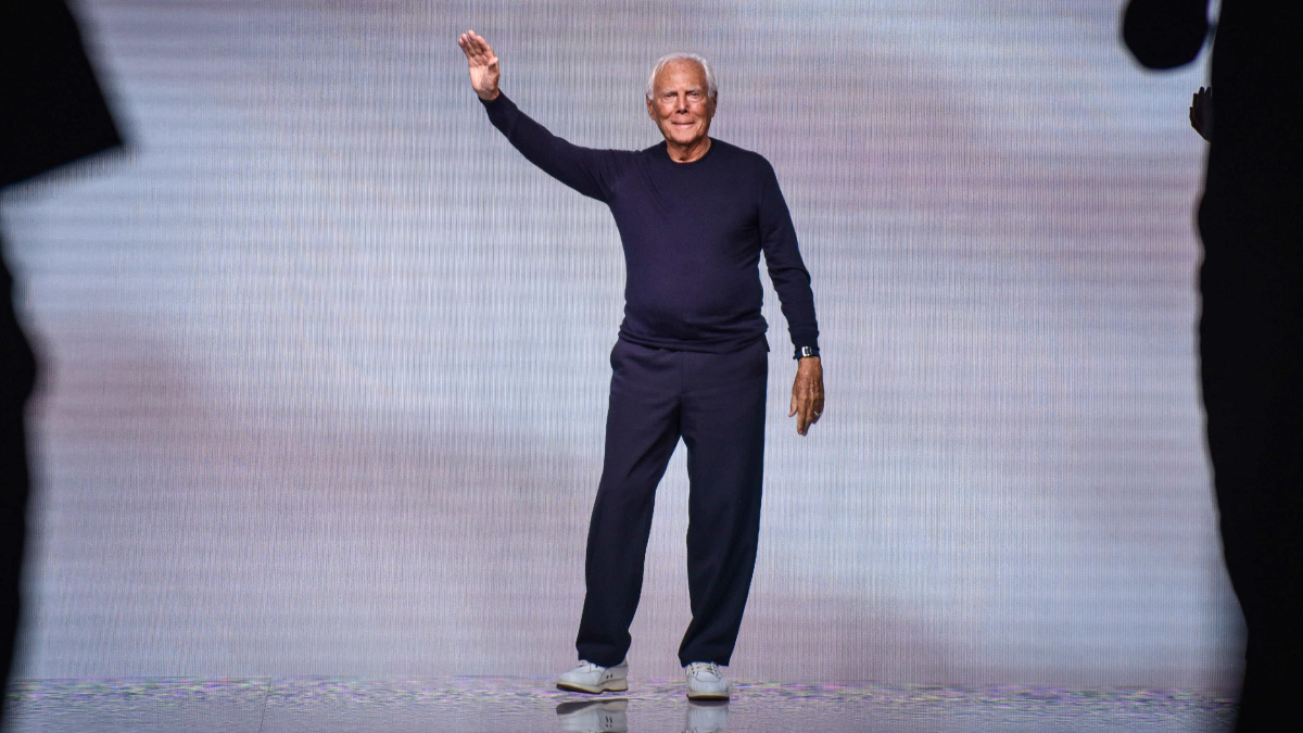 Хотел стать врачом, но перевернул мир моды: 7 фактов из жизни Джорджо Армани, которые вы не знали