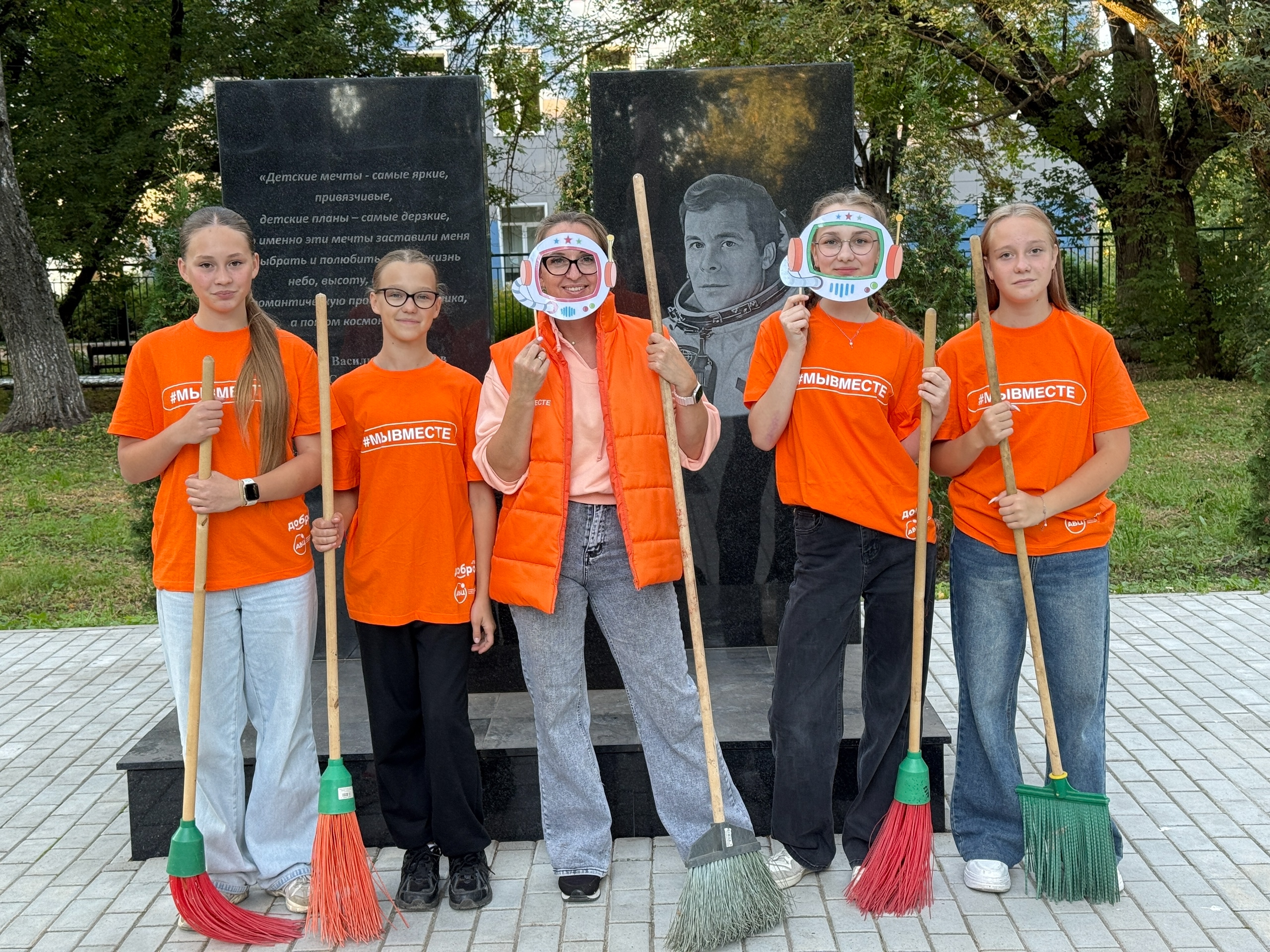 Памятник космонавту Хрунову установлен в Волово: как волонтёры и власти объединились для сохранения…