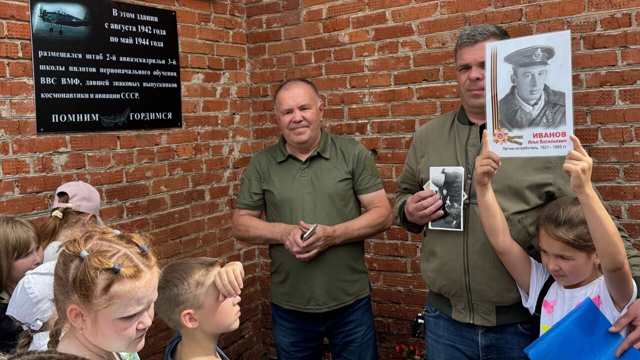 Воткинские пенсионеры восстановили историю лётчиков