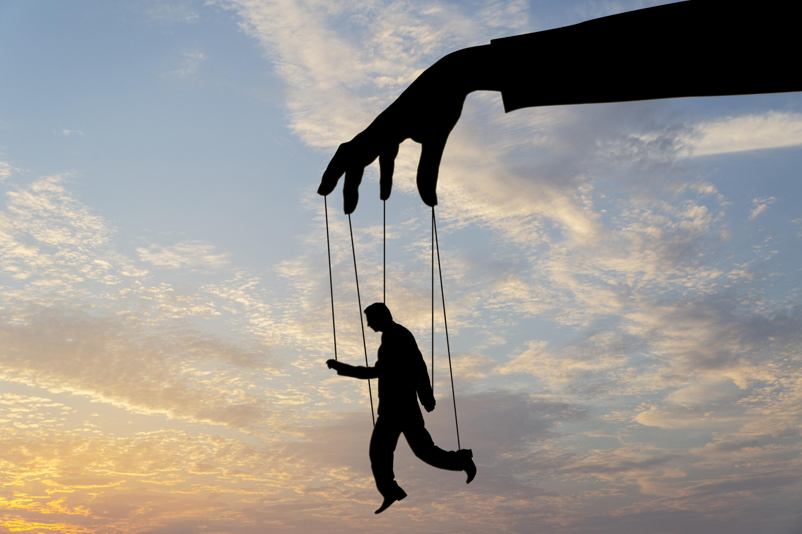 Это газлайтинг! 10 признаков, как распознать манипуляцию и противостоять ей