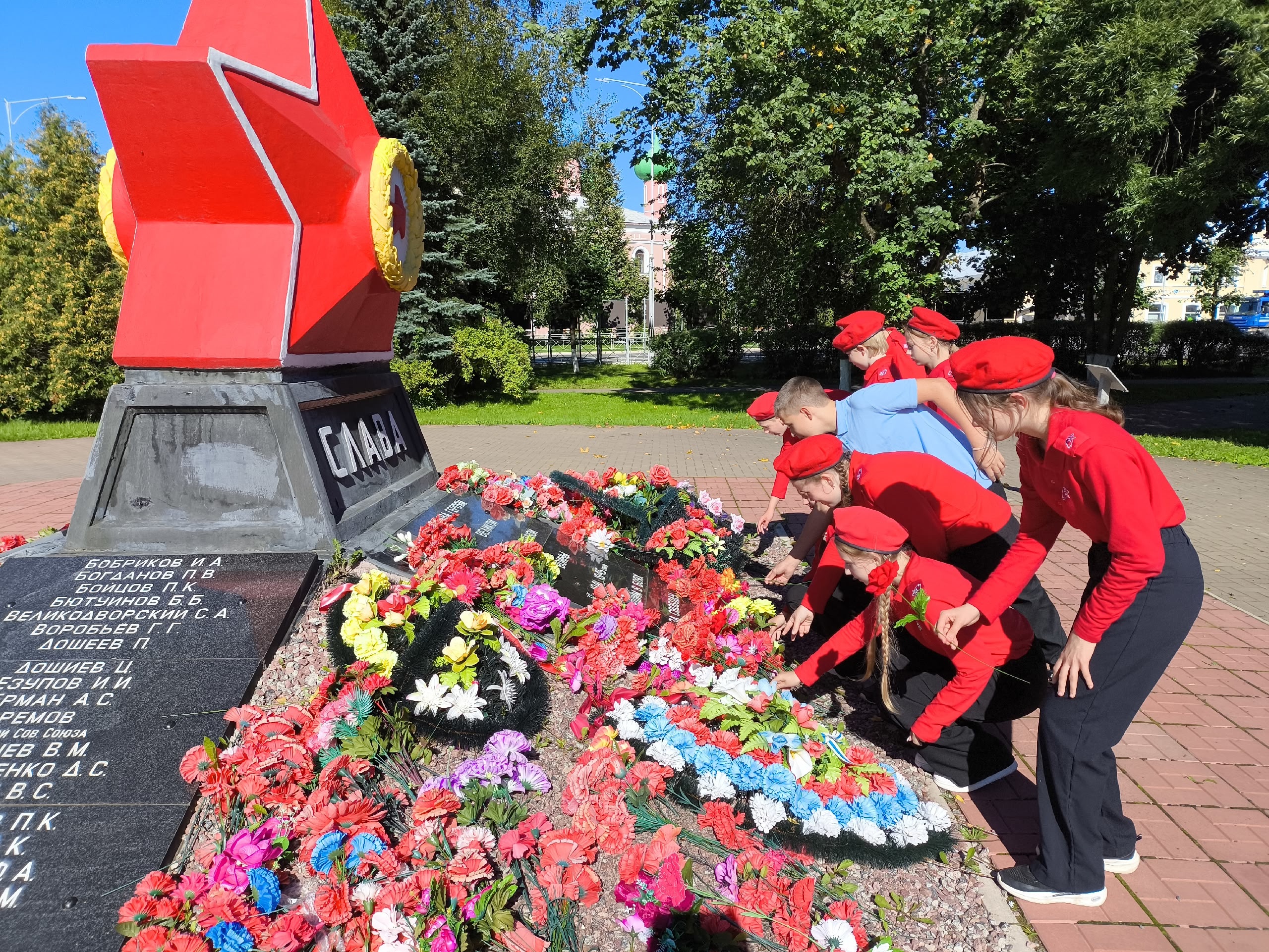 Юнармейский отряд «Звезда» город Тихвин МОУ «Лицей №8» принял участие во Всероссийской…