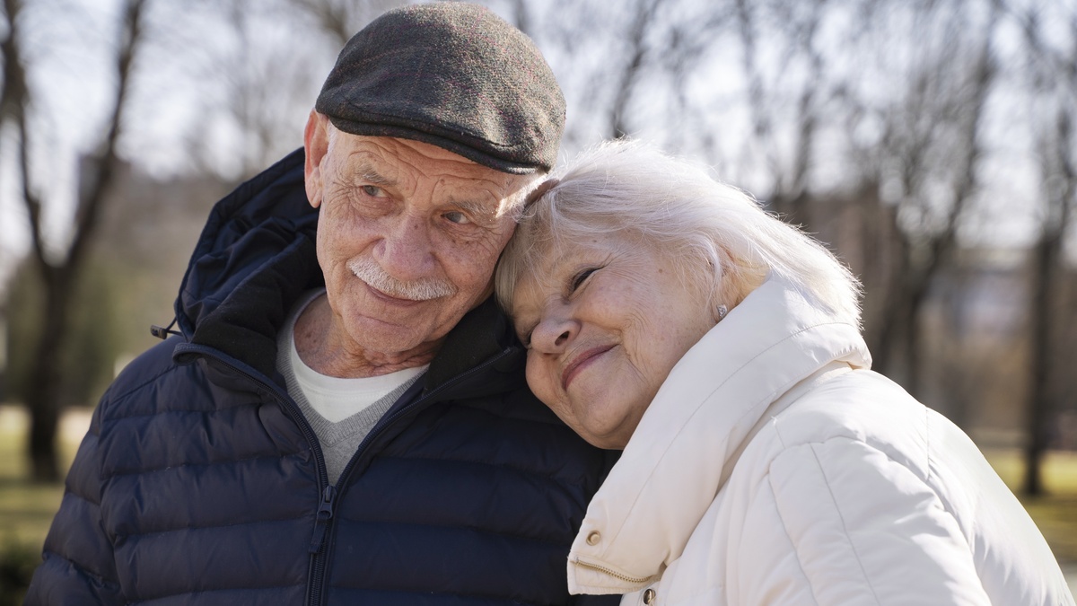 День пожилого человека-2025: идеи подарков и поздравления