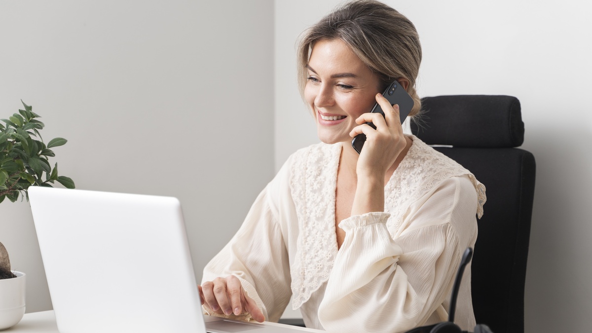 День секретаря-2025: история, идеи подарков и поздравления