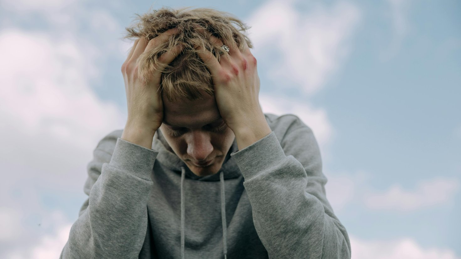 Пара дней – и снова мигрень: магнитные бури грозят россиянам перепадами давления