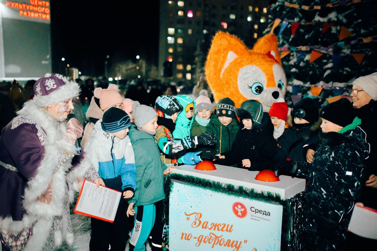 Зажечь городскую ёлку в поддержку НКО: #ЩедрыйВторник и Центр культурного развития «Среда» обучают…