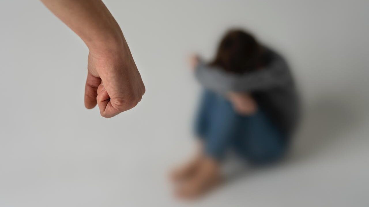 Кризисные центры для женщин: куда обратиться за помощью?