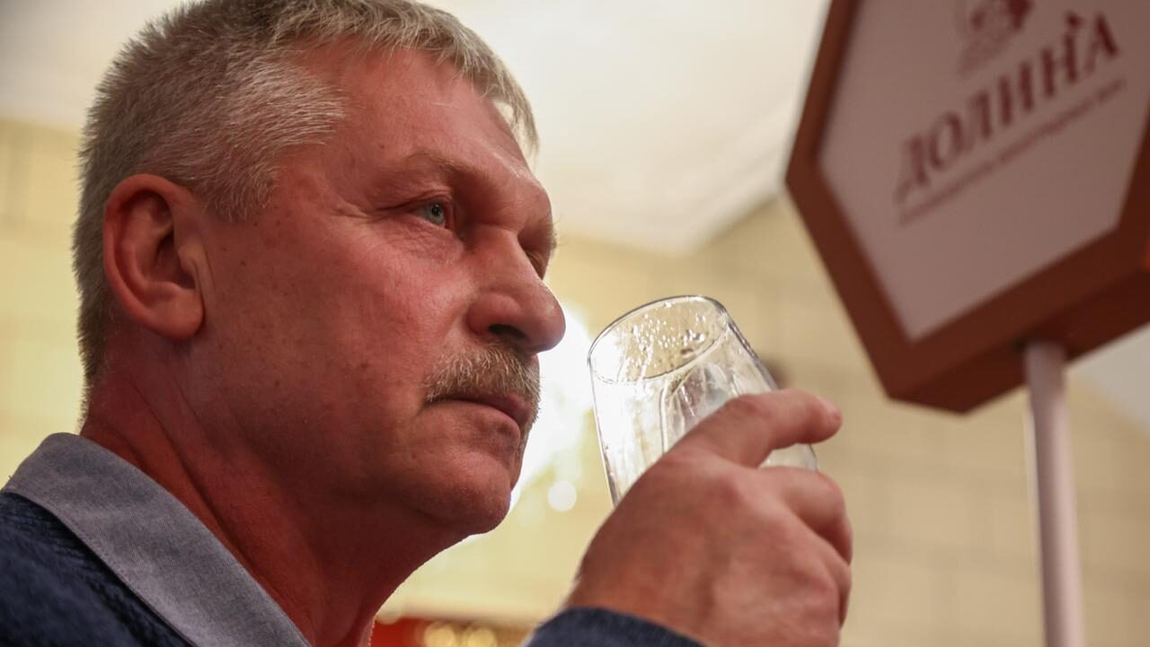 Продажу алкоголя ограничат в 4 регионах России: план борьбы озвучили губернаторы