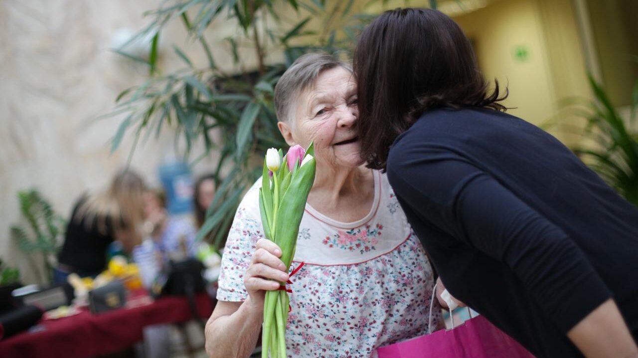 Волонтёры в хоспис: чем занимаются и как присоединиться?