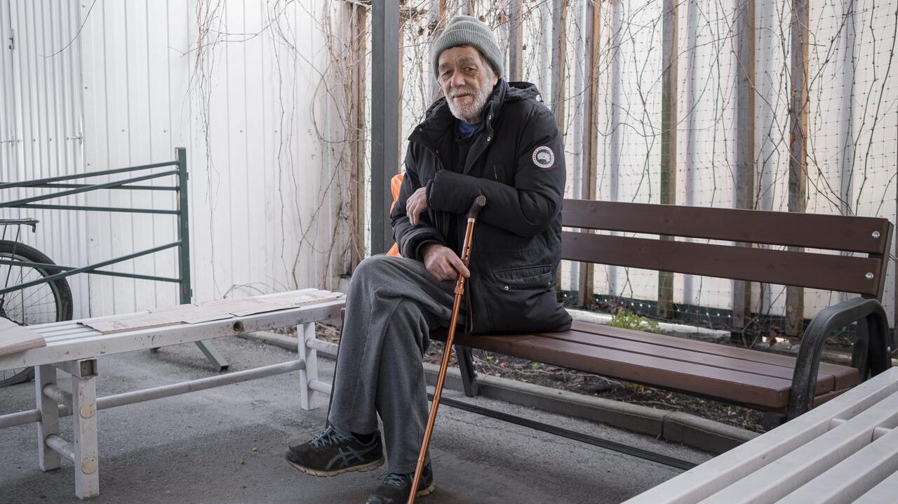 Помощь бездомным людям: как поддержать их правильно?