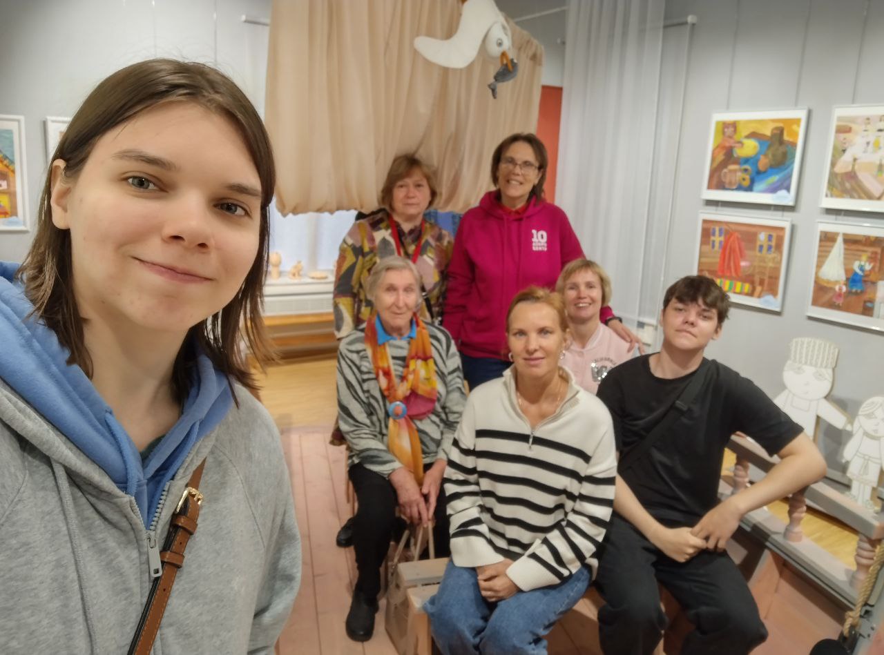 Утро, музейный дворик, чай, Кижи