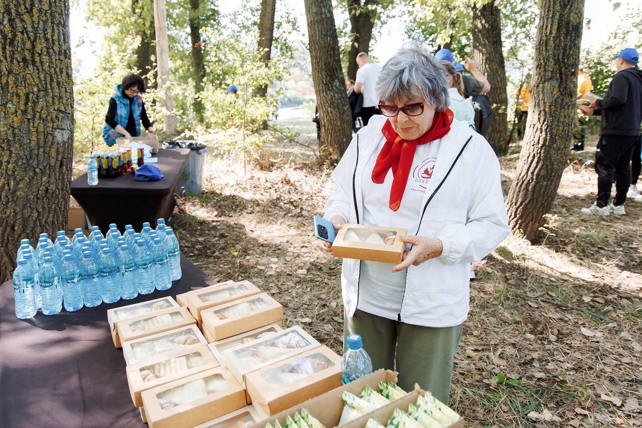 Команда Благотворительного Фонда «Поколение» вместе с нашими Серебряными волонтёрами и молодым…