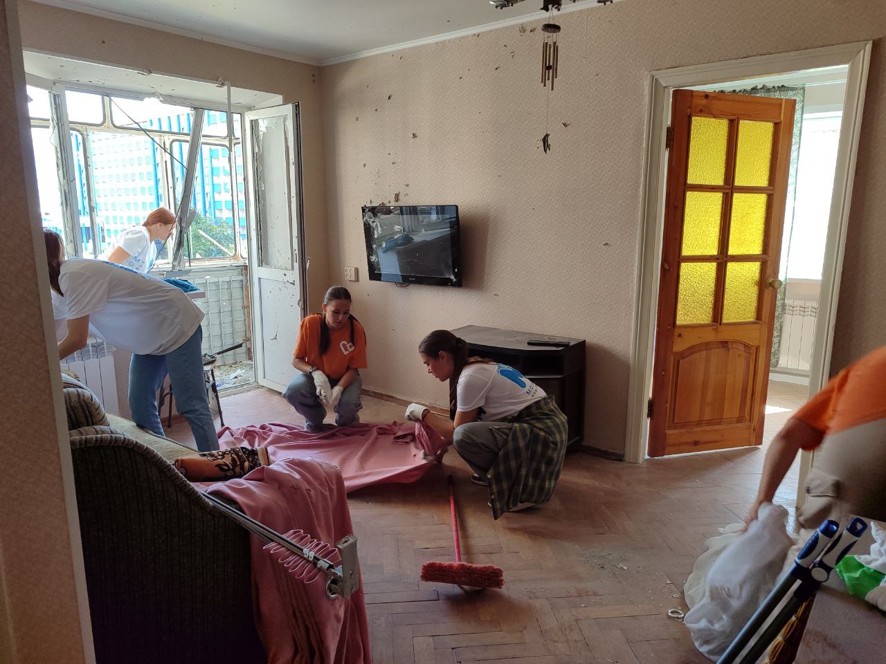 Последствия атаки БПЛА в Новороссийске ликвидируют волонтёры