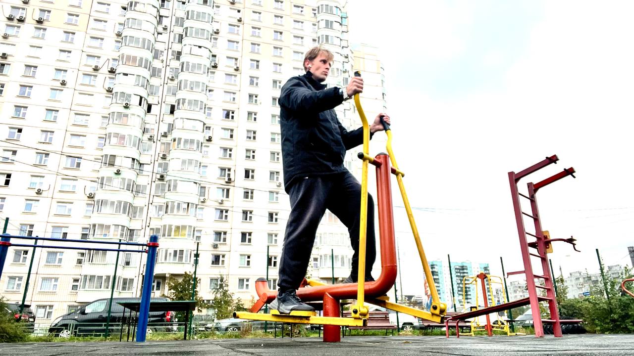 Эллиптический тренажер на улице