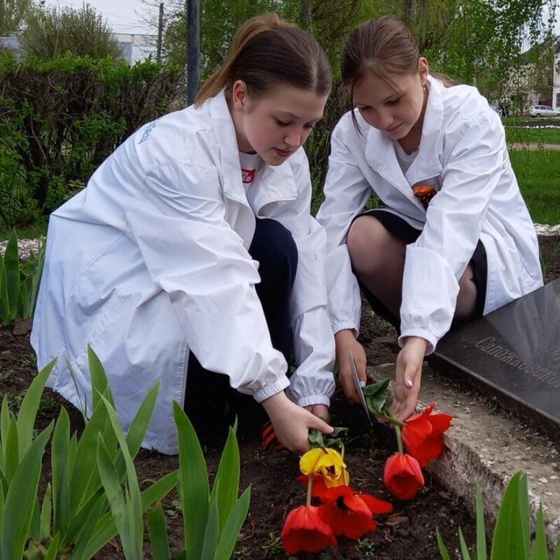 Увидели не памятник, а человеческие истории: сельские школьники оживили память о героях войны